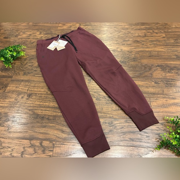 NWT ON CLOUD Running Women’s SweatPants Sweat pants - maroon mulberry - Medium - Picture 2 of 8